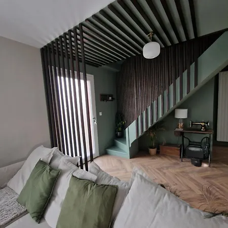 Hébergement de vacances Maison Joliment Décorée Dans Un Quartier Calme Savigne-l'Eveque