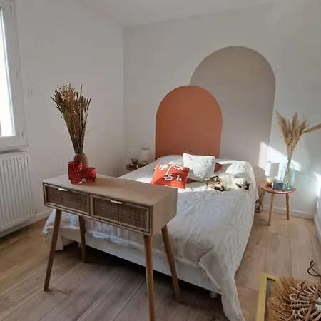 Hébergement de vacances Maison Joliment Décorée Dans Un Quartier Calme Savigne-l'Eveque